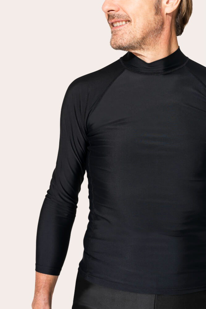 Man trägt Rash Guard eine Alternative zu korallenfreundliche Sonnencreme