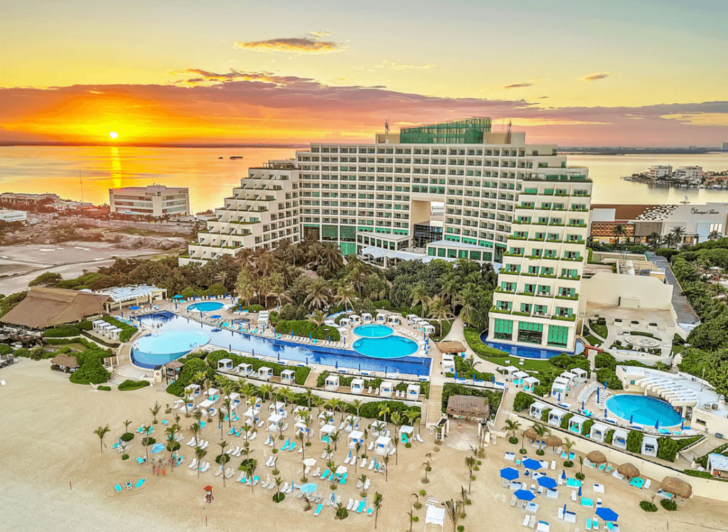 Hotelanlage des Taucherresorts Live Aqua Beach in Cancun