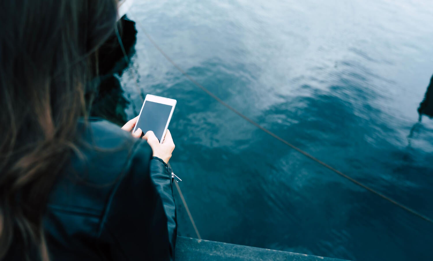 Smartphone mit Apps für Taucher