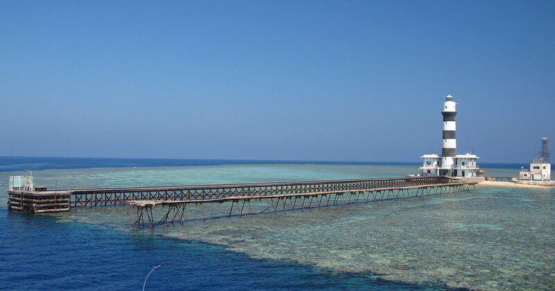 Daedalus Reef an der Oberfläche mit Leuchtturm und Steg