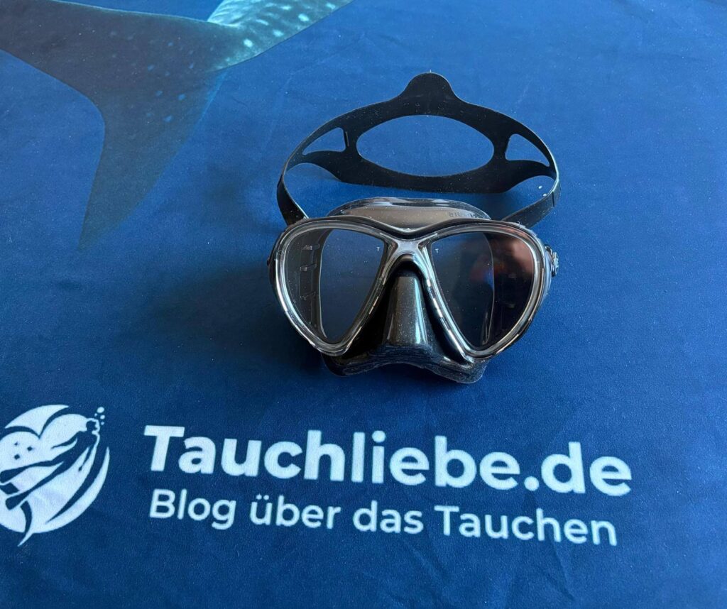 Cressi Big Eyes Evolution Tauchmaske auf Tauchliebe.de Handtuch