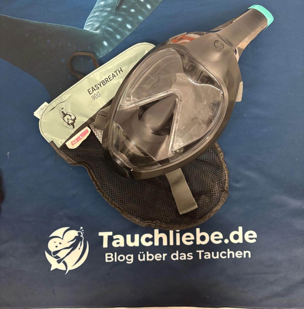 Detailaufnahme der Subea Easybreath 900 auf Tauchliebe Handtuch
