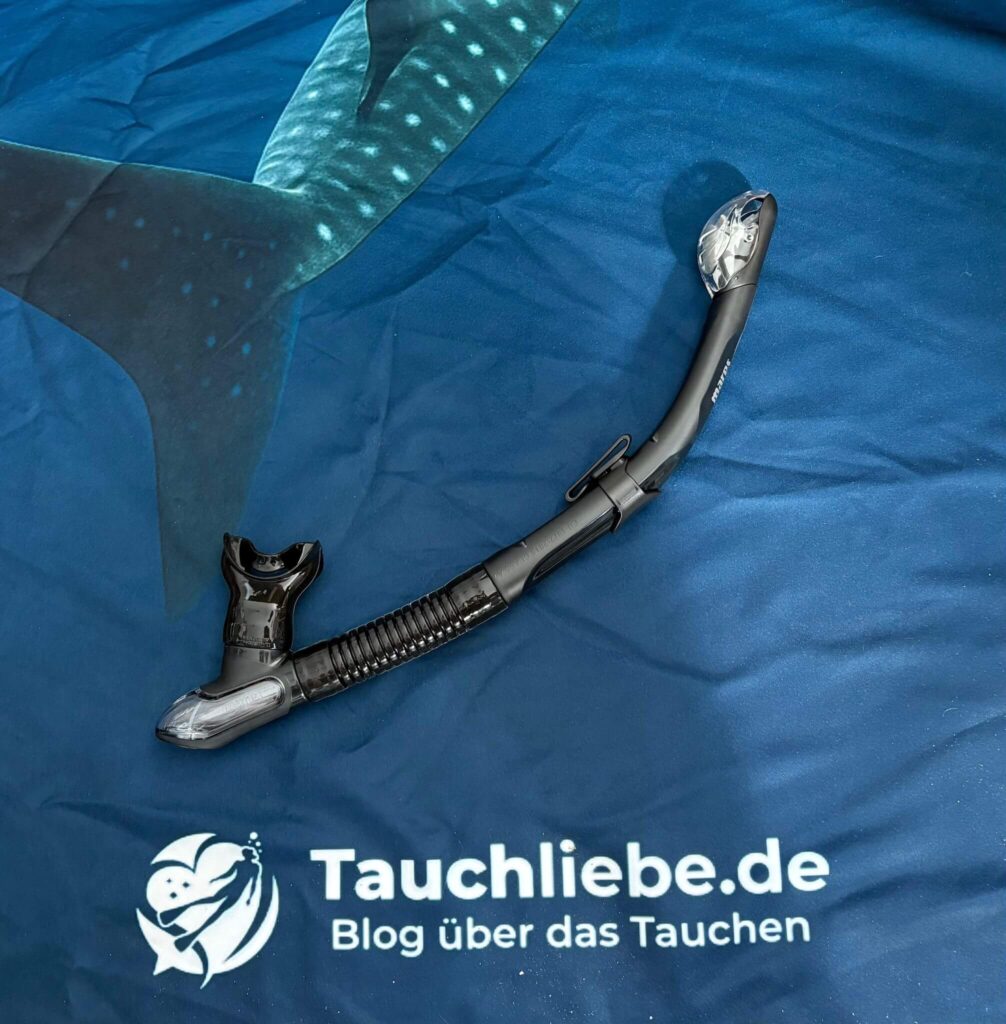 Mares Ergo Dry komplett auf Tauchliebe.de Strandtuch liegend