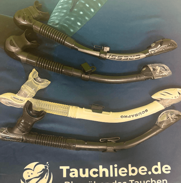 Mares Ergo Dry liegt zum Vergleich neben den 3 verglichenen Schnorcheln