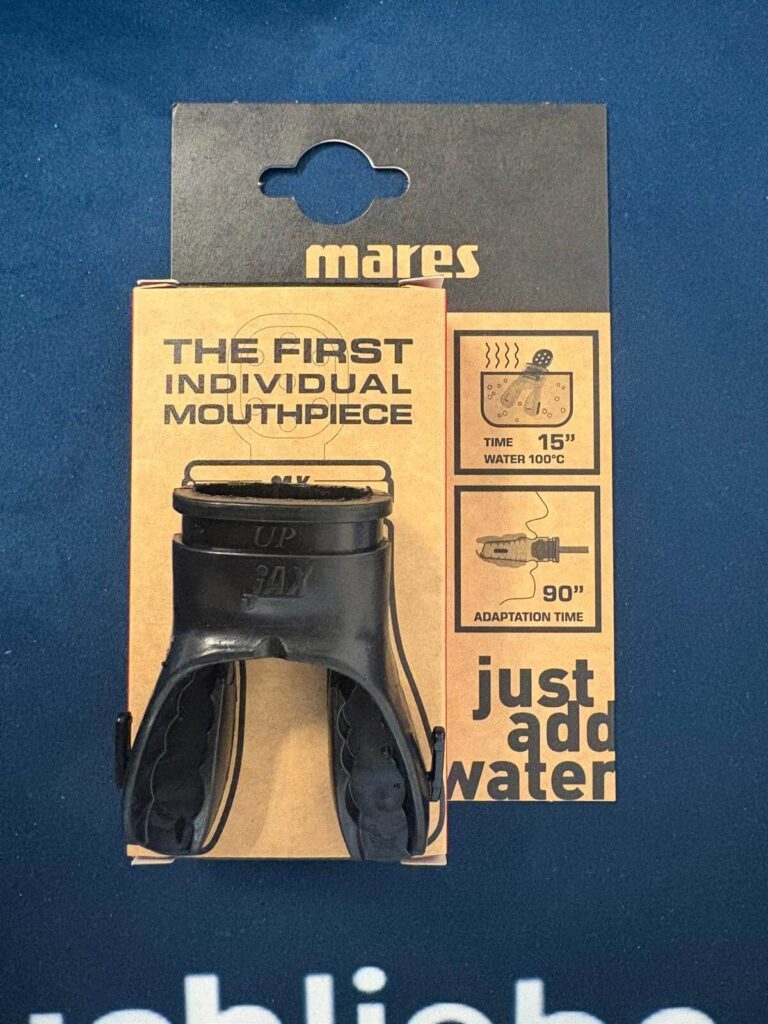 Mares Jax Mundstück liegt vor dem Test auf dem Tisch