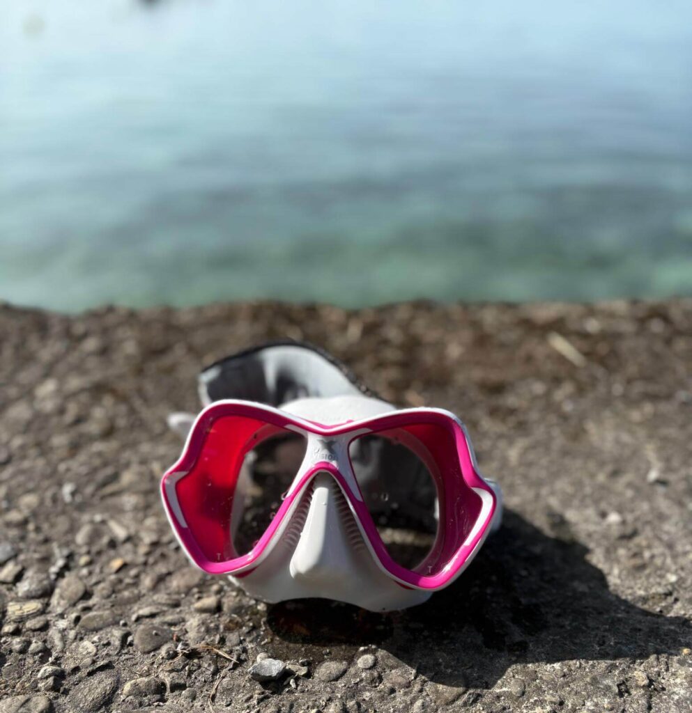 Mares X-Vision Ultra Tauchmaske mit Bodensee im Hintergrund