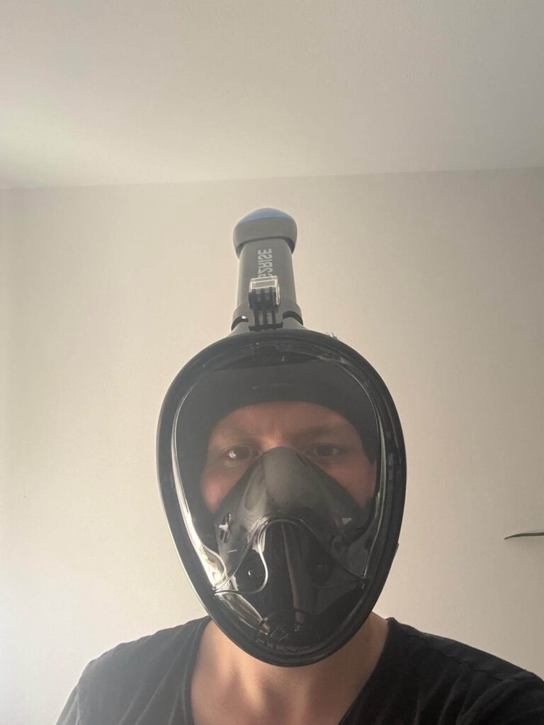 Anziehen und Tragetest der Maske an Land
