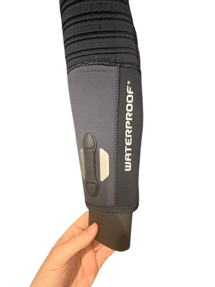 Nahaufnahme des Arms mit integriertem Computerstrap