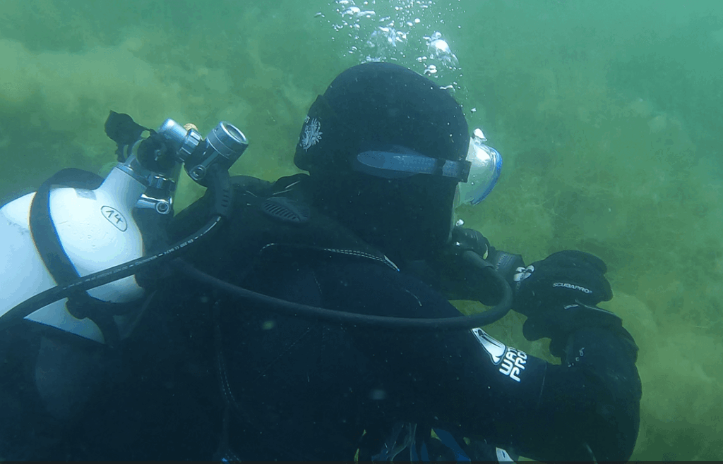 Waterproof W7 5mm im Testeinsatz unter Wasser im Bodensee bei 10 Grad
