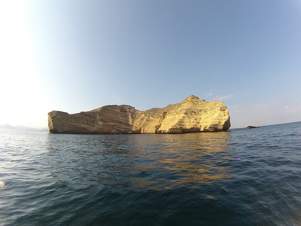 Fahal Island vor Muscat – felsige Insel und beliebter Tauchspot im Oman