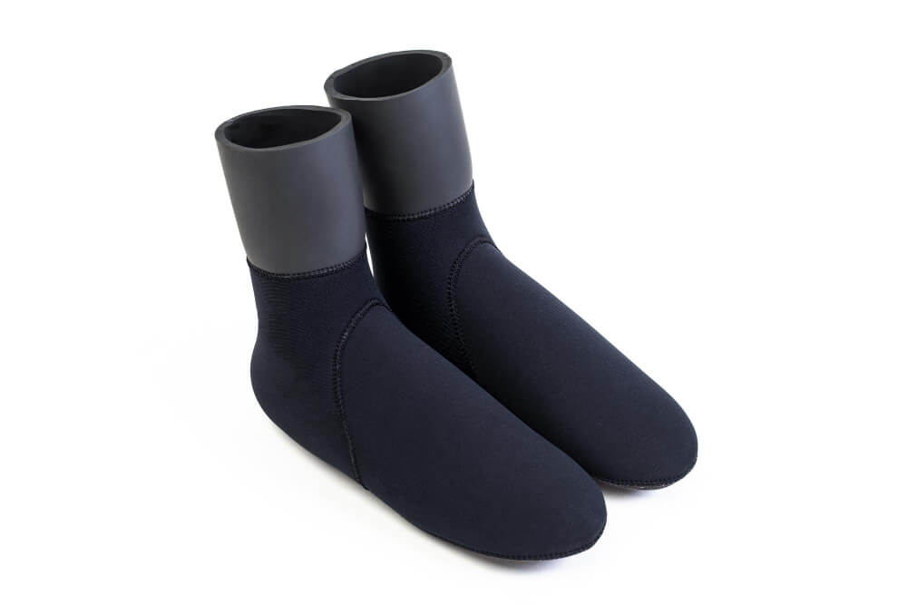 Paar schwarze Neoprensocken