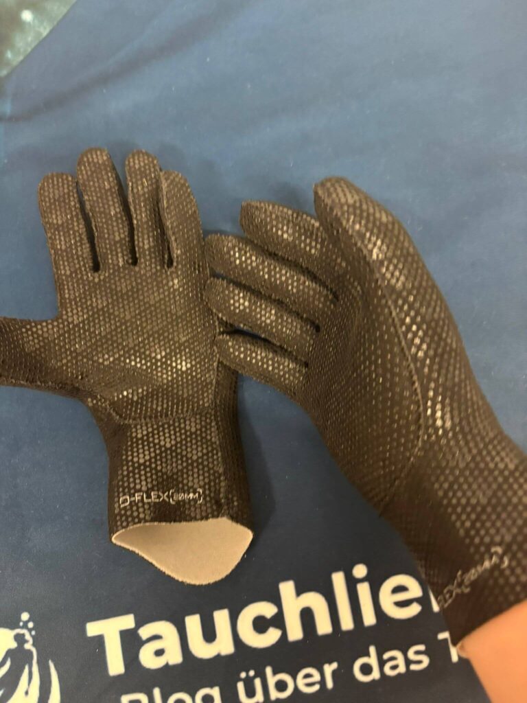 Nahaufnahme der Scubapro D‑Flex 2.0 Tauchhandschuhe