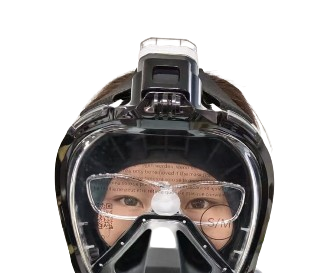 Schwarze Schnorchelmaske mit Clip-In-Einsatz mit Sehstärke