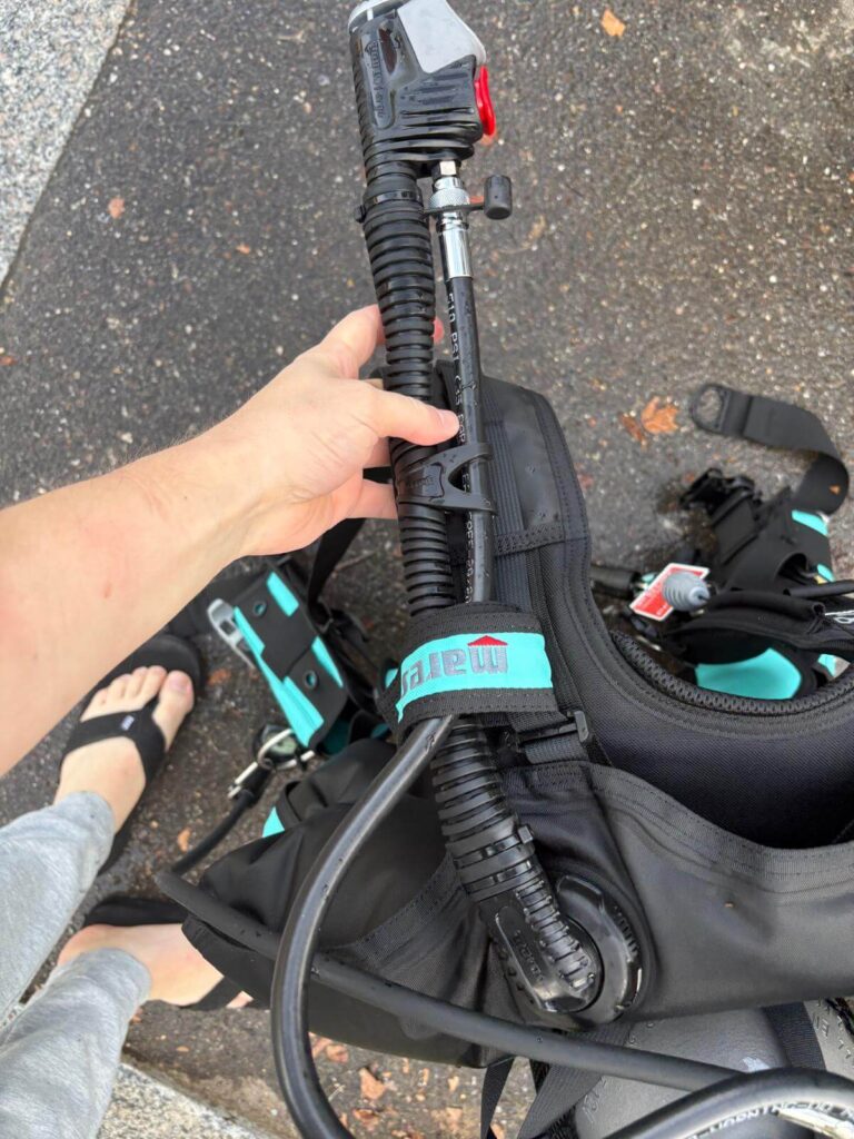 Nahaufnahme des Inflators am Mares Magellan HD BCD