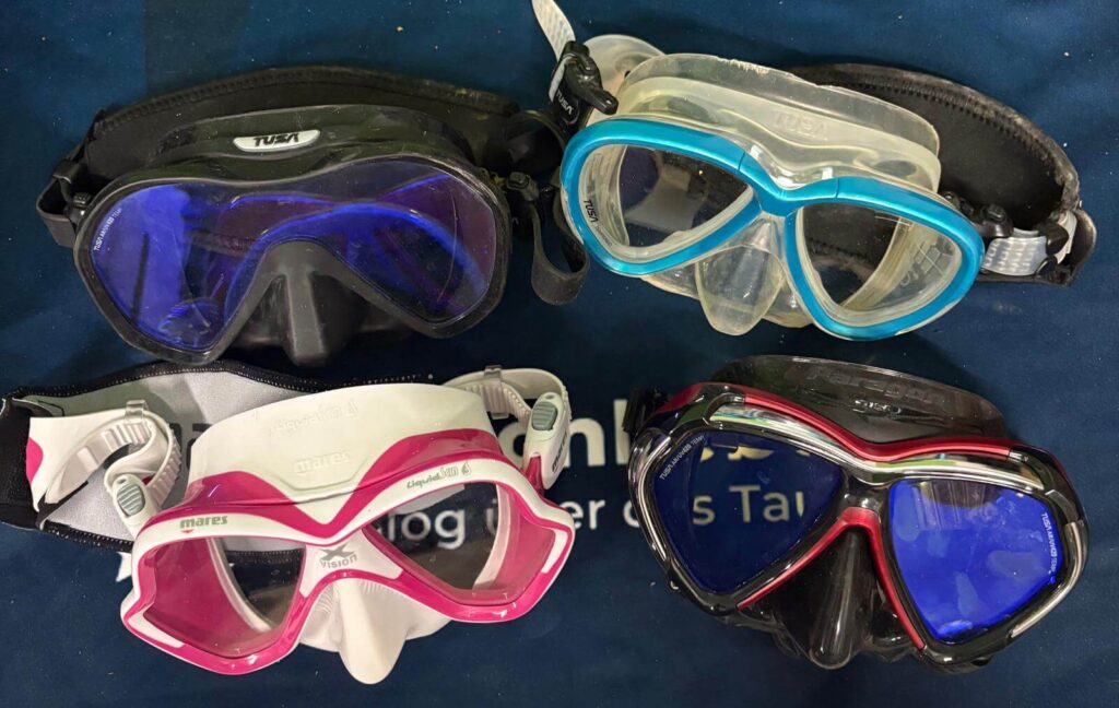 TUSA Paragon liegt zum Vergleich neben den anderen TUSA Tauchmasken Zensee, Intega und der Mares X-Vision