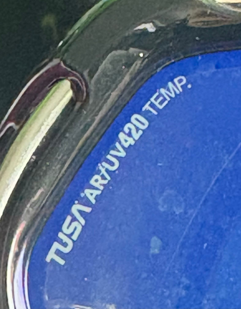 Schriftzug AR/UV420 TEMP. auf Maskenglas der TUSA Paragon