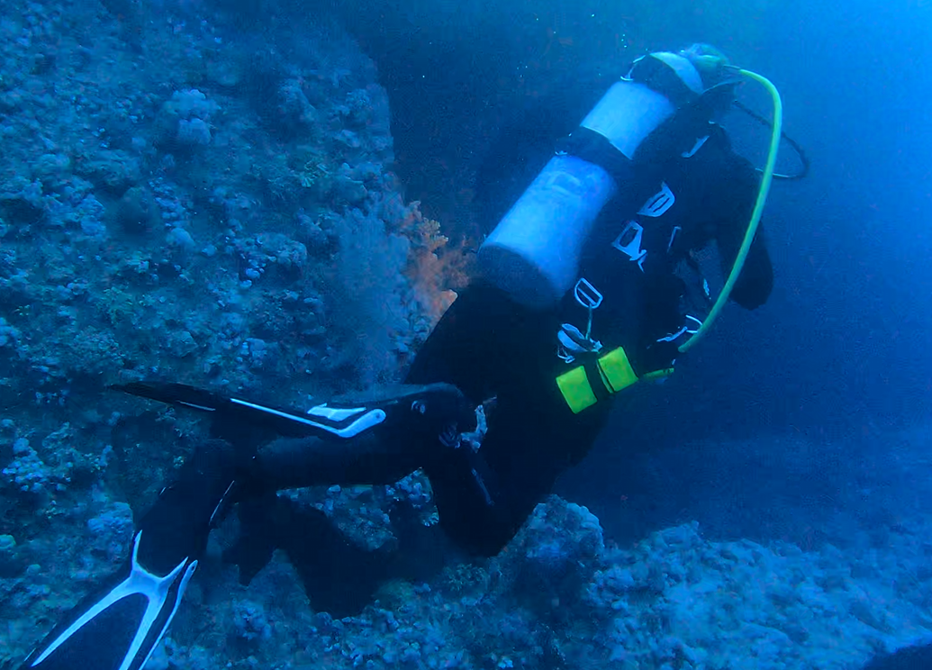 Mares XR Trim Single Backplate Wing System wird unterwasser getestet