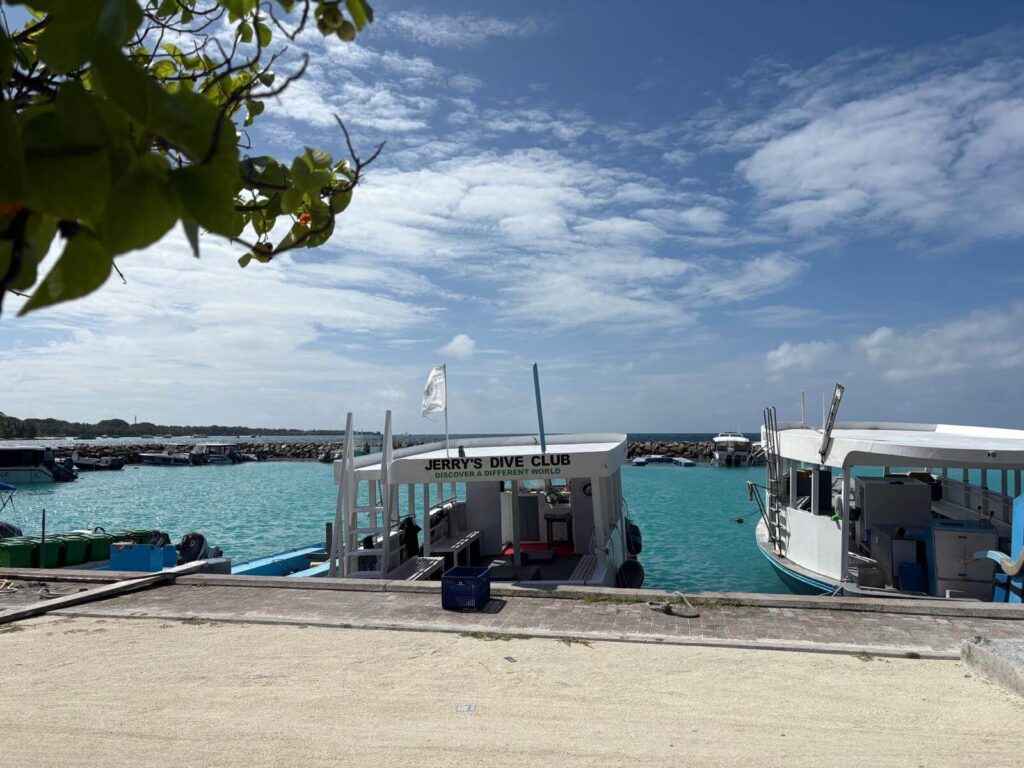 Tauchboot Jerry Dive Club im Rasdhoo Hafen