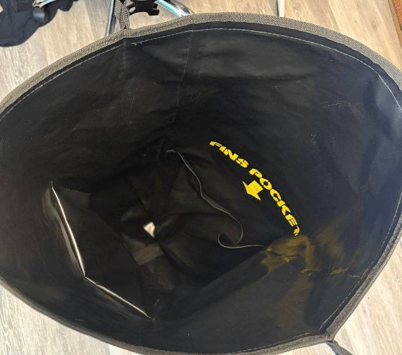 Innenbereich des Rucksacks mit FIN Pocket und kleiner Tasche