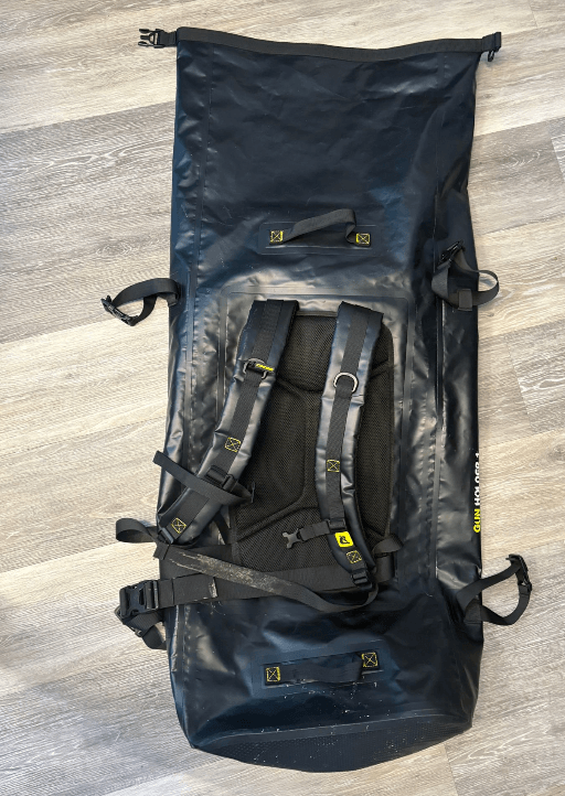 Rückseite des Cressi Backpack mit verstellbaren Tragegriffen
