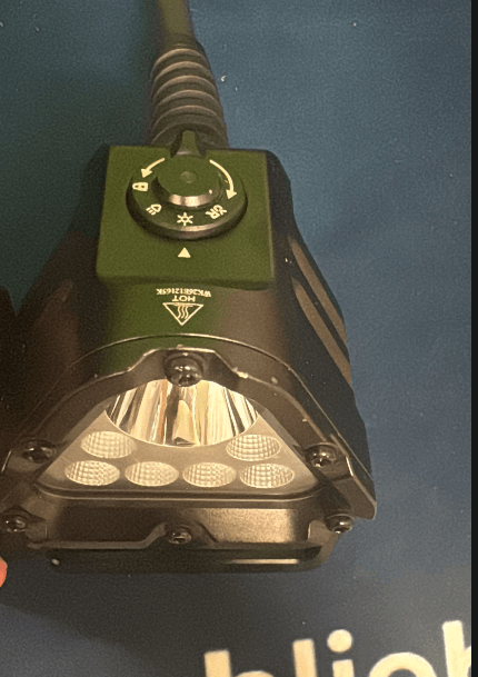 Nahaufnahme Drehrad und LEDs der Tauchlampe