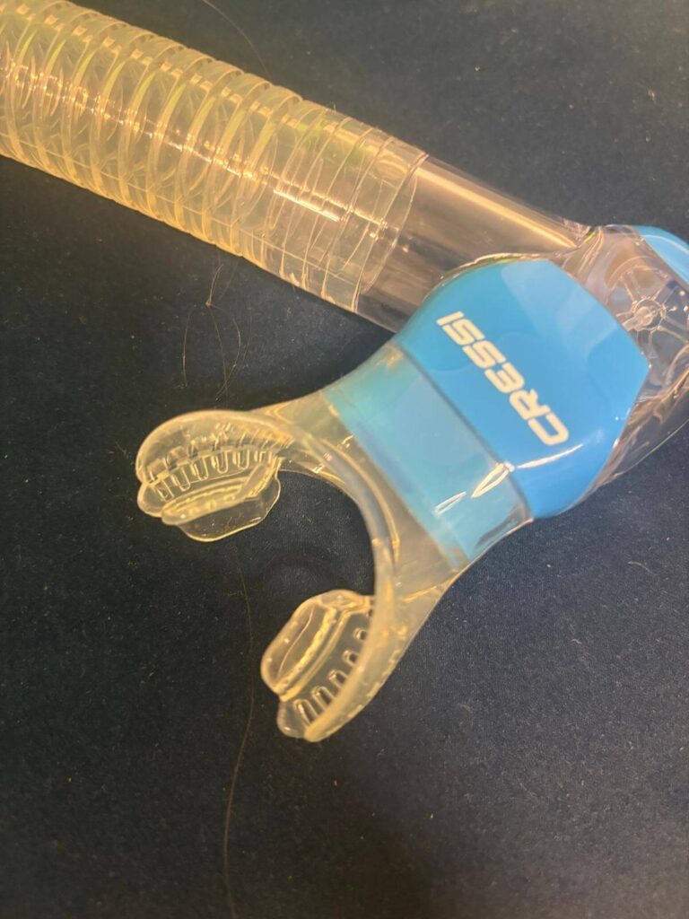 Nahaufnahme Mundstück Cressi Supernova Dry Schnorchel