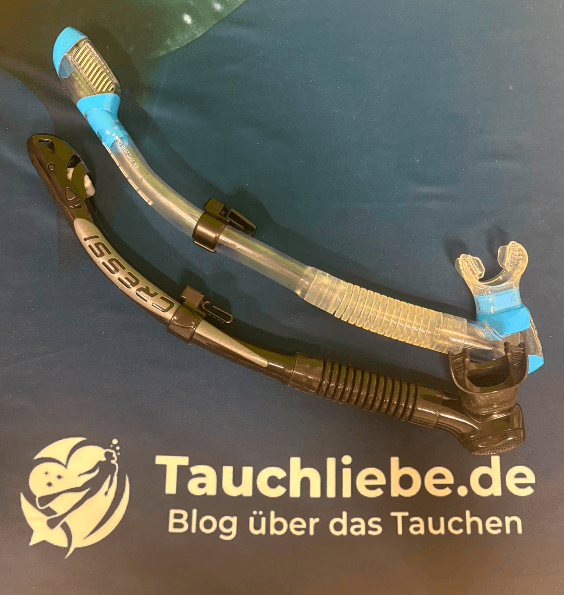 Cressi Supernova Schnorchel liegt direkt neben dem Cressi Alpha Ultra Dry