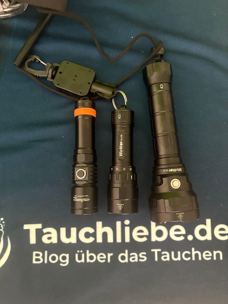 Wurkkos DL10R im Vergleich neben Wurkkos DL70 und OrcaTorch D710